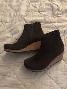 Papillio- Women's Suede Wedge Ankle Boots - Brown